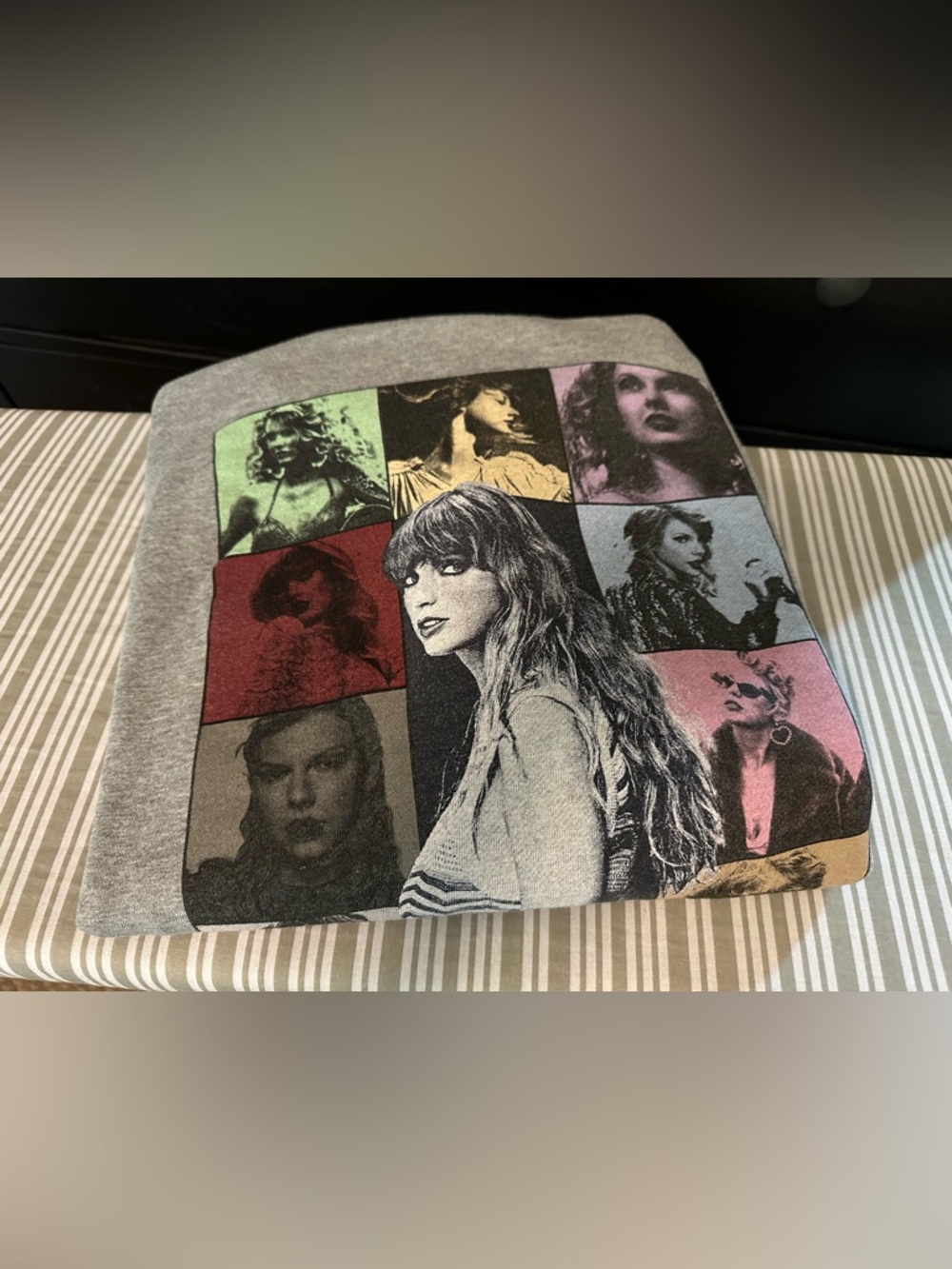 Taylor Swift The Eras Tour Quarter Zip Sweatshirt Size Large - Picture 3 of 3